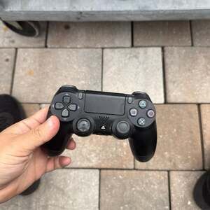 Sony DualShock 4 Wireless Controller for PlayStation 4 - Jet Black (CUH-ZCT2U)